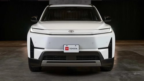 Toyota Delays 2027 Highlander EV As Demand For Gas Model Remains Robust