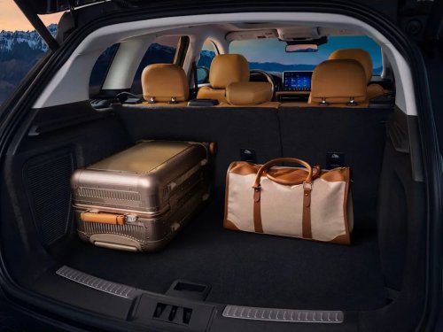 View Interior Photos of the 2027 Lincoln Corsair Hybrid