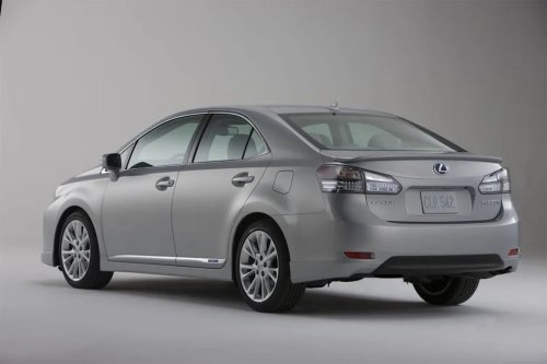 This Luxury Hybrid Cost $10,000 More Than a Prius and Got 15 MPG Less