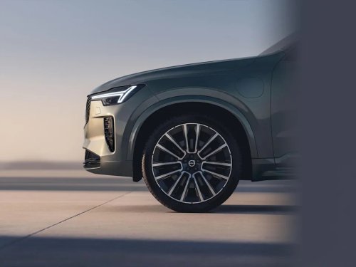 View Photos of the 2028 Volvo XC90 Hybrid
