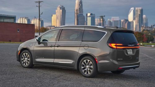 Chrysler Recalls America’s Only Plug-In Hybrid Minivan, Tells Owners To Park Outside