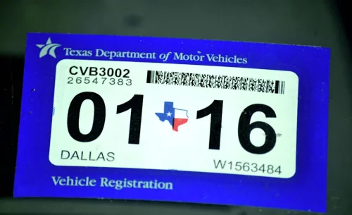 Can college students renew Texas registration while living out of state?