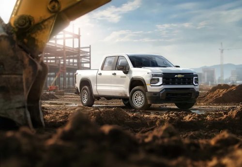 Chevy, Truck wars: Next-gen Chevy Silverado leans into tech, V-8s