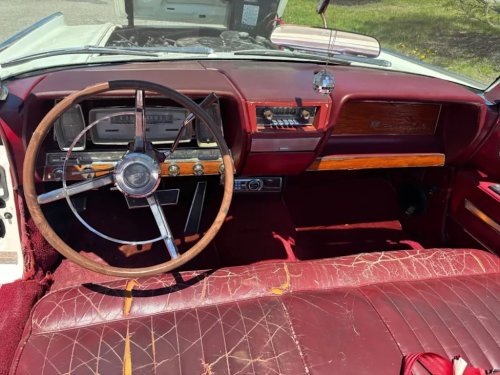 Lincoln, Throttle Auctions: Classic 1961 Lincoln Continental Convertible Offers a Rolling Piece of American Luxury History