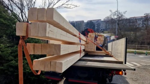What's The Maximum Overhang Limit On A Truck And When Do You Need A Red Flag?