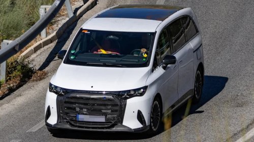 An Even More Appealing Version Of Mercedes' Unusual New Limo Just Got Caught In Testing