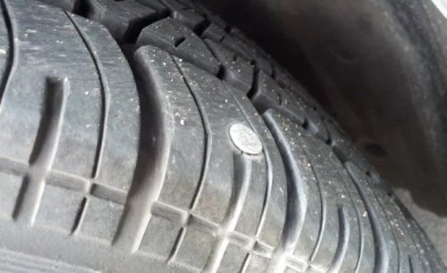 Here's Why You Really Shouldn't Drive on a Flat Tire