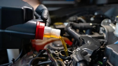 What's The Difference Between Hybrid Oil And Regular Motor Oil?