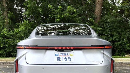 The 2026 Lexus ES 500e is Better Than the Hybrid, and I Don’t Even Like EVs