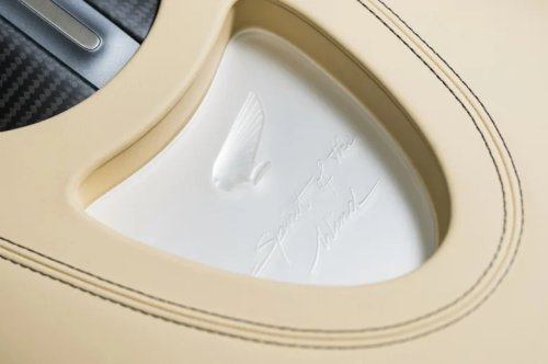 Bugatti, Bugatti's Final W16 Mistral Has Paint Called 'Sparkle' And A Falcon Head Sculpture In The Shifter