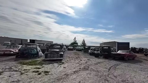 This Crazy Car Collection Has More Than 3,500 Classic Cars Sitting Out In The Middle Of Nowhere