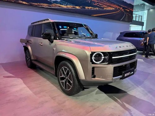 China Is Building Land Cruiser and Defender Lookalikes With Insane Specs