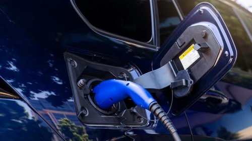Toyota, Toyota Has A Fix For Forgetful Drivers Who Never Plug In Their Hybrids
