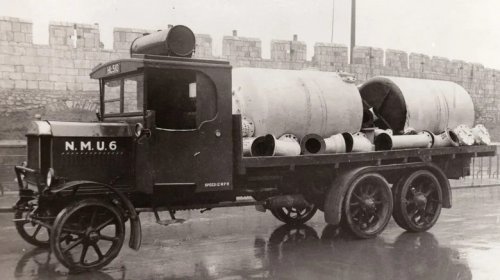 Who Invented The Semi-Truck & When Was The First Model Sold?