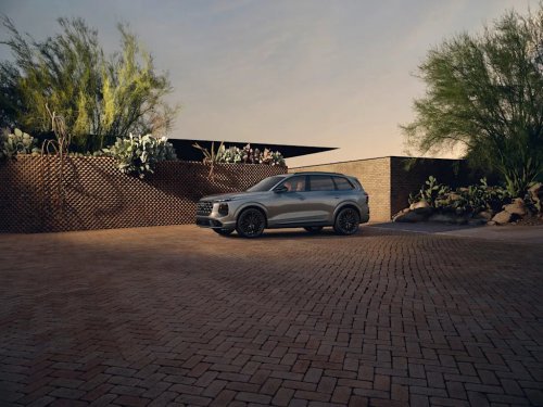 View Photos of the 2027 Audi SQ7