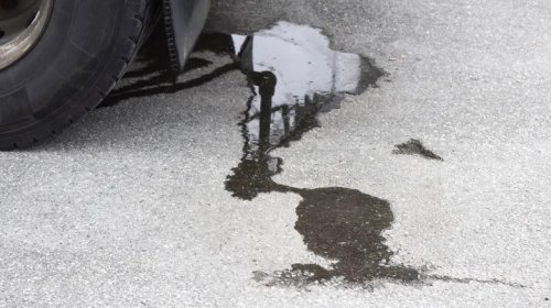 Here Are Some Unexpected DIY Ways To Get Oil Stains Out Of Your Driveway