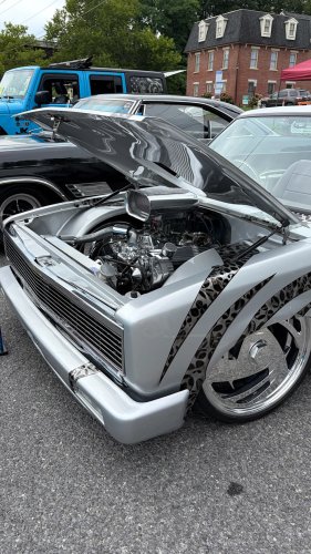 A Lowrider Meet Convinced Me: Enthusiasts Should Step Out of Their Comfort Zones