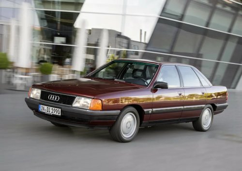 BMW, BMW 330e Owner Says Car Accelerated on Its Own Before Crash