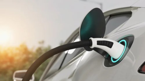 4 EV Alternatives To The Bolt (Which Chevy's Only Bringing Back For A Limited Time)