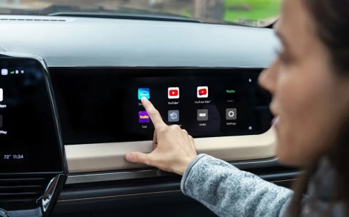 GM, Chevy, GMC, GM Revives Apple CarPlay for 2027 Chevy Silverado and GMC Sierra