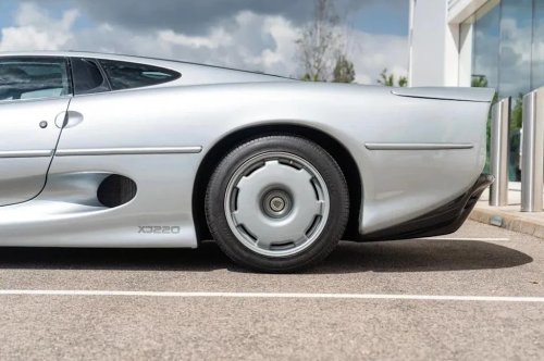 Jaguar, The Sultan Of Brunei’s Jaguar XJ220 Is Up For Sale With Just 2,646 Miles