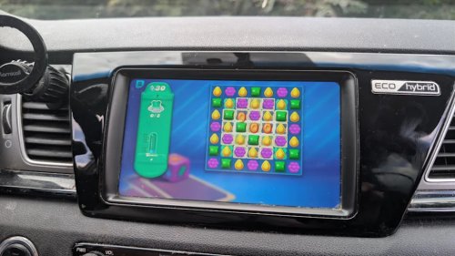 I tried gaming on Android Auto and found 4 apps that made car downtime less boring