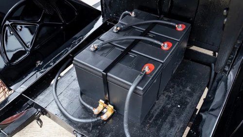 This 1918 Detroit Electric Is Powered by Modern Batteries, And It Actually Works
