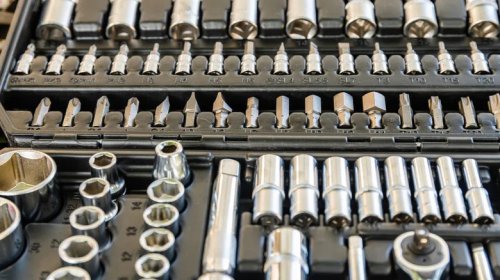 5 Practical Automotive Tools Every Mechanic's DIY Kit Should Include