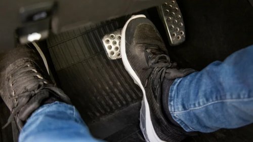 3 Signs The Synchronizers In Your Manual Transmission Are Failing