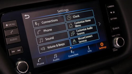 Dear Automakers: Wireless Apple CarPlay, Android Auto, and Charging Suck