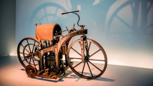 The World’s First Gas Motorcycle Was A Wooden Test Mule With Training Wheels