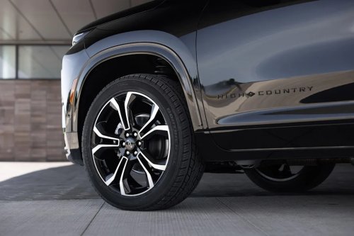 View Exterior Photos of the 2027 Chevy Traverse High Country