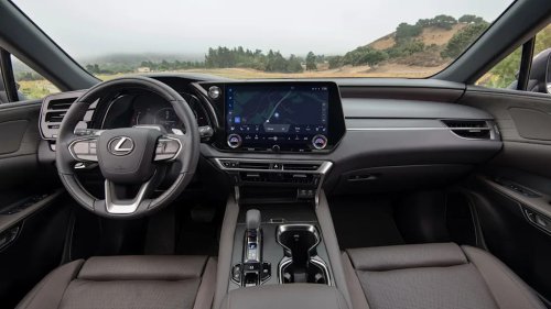 Hybrid or Gas? We Help You Choose the Lexus RX That’s Right for You.