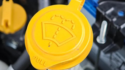 How To Make Your Own Windshield Washer Fluid (And Why You Should)