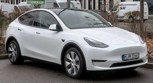 Tesla Model Y, Tesla, A Model Y Hit a Wall on I-90. The Lawsuit’s Real Target Is Tesla’s Service Bay.