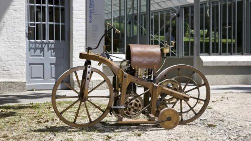 The World’s First Gas Motorcycle Was A Wooden Test Mule With Training Wheels