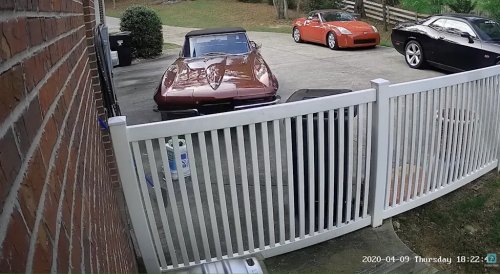 A 1966 Corvette's Brakes Quit Mid-Showoff, Leaving Its Owner a Choice Between a Fence, a Lake, or His Own House