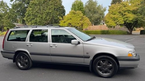 Volvo, At $4,700, Could You Overlook This Exquisite 2000 Volvo V70 XC's One Major Flaw?