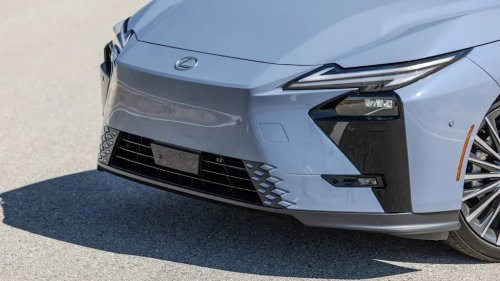 Tested: The Lexus ES350e EV Is a Commuting All-Star