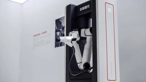 Geely's New Charging Tech Can Top Up An EV in Under 9 Minutes