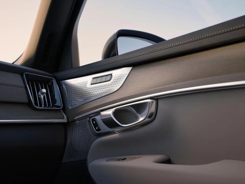 View Photos of the 2028 Volvo XC90 Hybrid