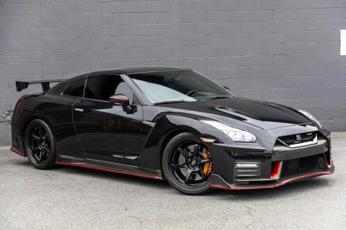 This 16,700-Mile 2018 Nissan GT-R NISMO Is Already Bid to $155,000 — And the Reserve Still Hasn't Fallen