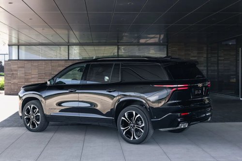 View Exterior Photos of the 2027 Chevy Traverse High Country
