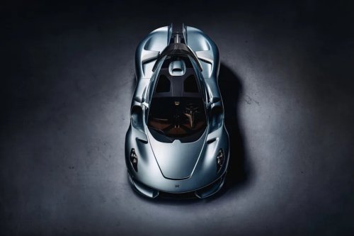 Hennessey’s New Blackbird Is a $2.5 Million, 800-HP V8 Hypercar With No Screens and a Six-Speed Manual