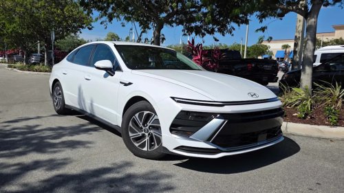 Honda, Honda Civic, Hyundai, Hyundai Sonata, Payne: Affordably chic, Honda Civic vs. Hyundai Sonata