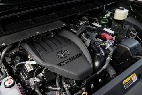 I Drove the 2026 Toyota Highlander. Should You Get One Before It Turns Electric?