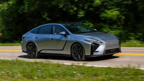Tested: The Lexus ES500e Isn’t Built for Speed, Which Is Why We Love It