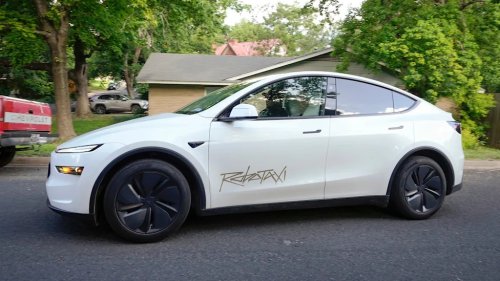 Tesla’s Robotaxi runs an hour late, misses pickup, leaves riders stranded in multiple glitches