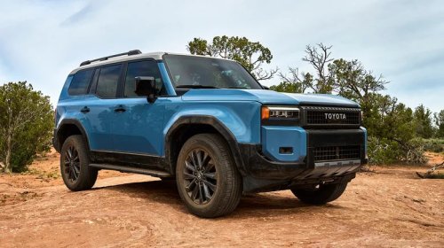5 Mid-Size SUVs With Better Ratings Than The Land Rover Defender