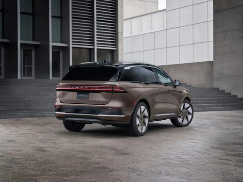 Lincoln, The Lincoln Nautilus Delivers European Levels of Luxury at a Cut-Rate Price